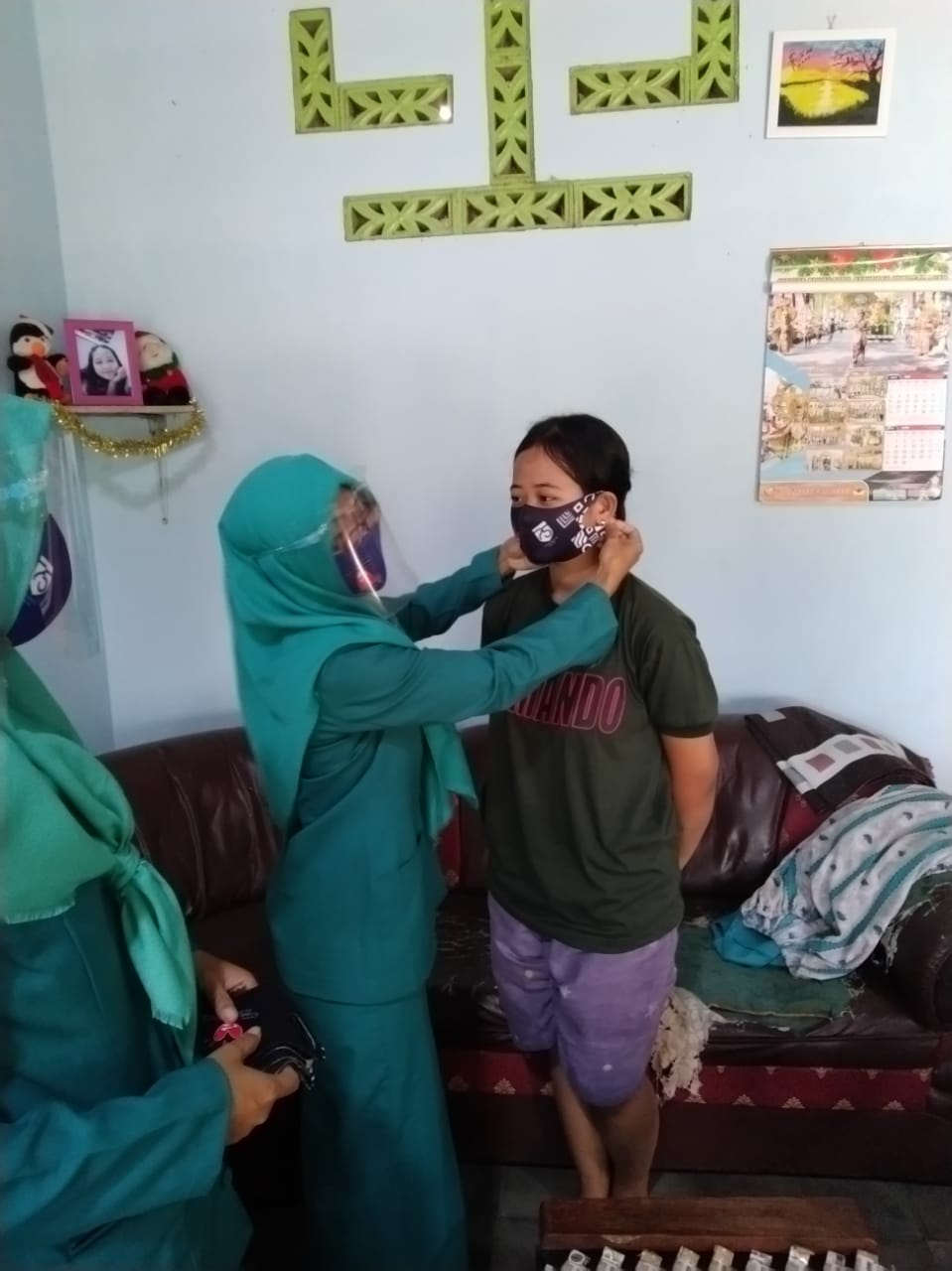 PEMBAGIAN MASKER IBU PKK DI DUSUN BATANG 