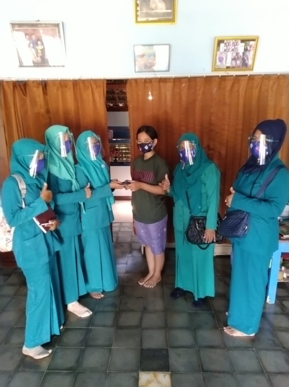 PEMBAGIAN MASKER IBU PKK DIDUSUN BENDO